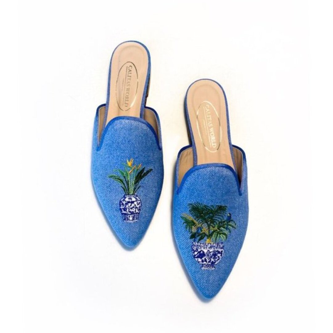 ​MULES BLUE CM LINEN, TROPICAL PLANTS IN PORCELAIN