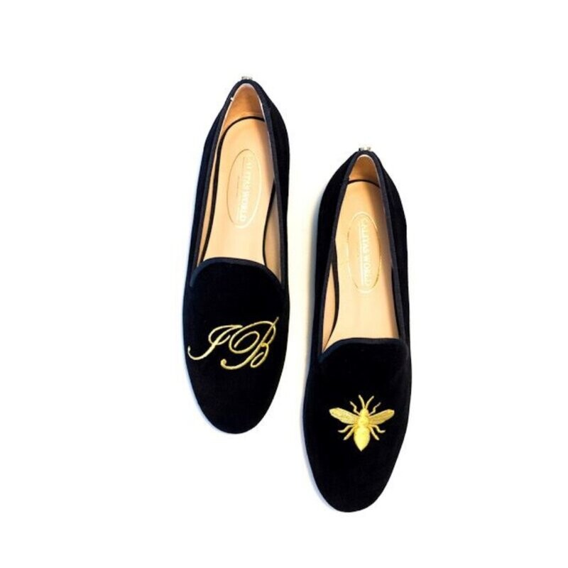 LOAFERS TERCIOPELO NEGRO,  ABEJA EN ORO E INICIALES