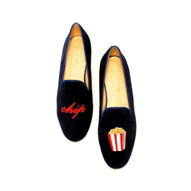 ​LOAFERS HOMBRE  TERCIOPELO AZUL MARINO 9CO  R22​, NOMBRE EN COLOR ROJO (MAX 4 LETRAS) O INICIALES.