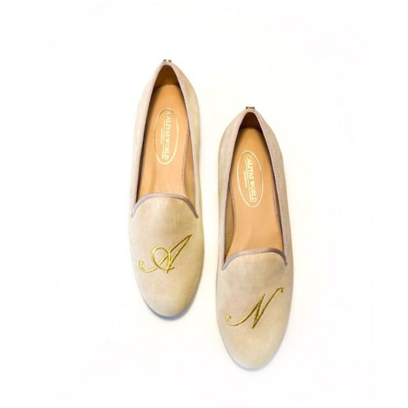 ​LOAFERS ANTE BEIGE, INICIALES EN ORO
