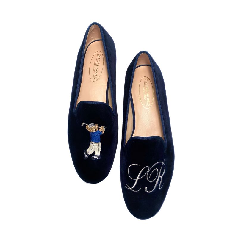 ​LOAFERS TERCIOPELO AZUL MARINO 9C0, OSITO GOLFISTA E INICIALES EN PLATA