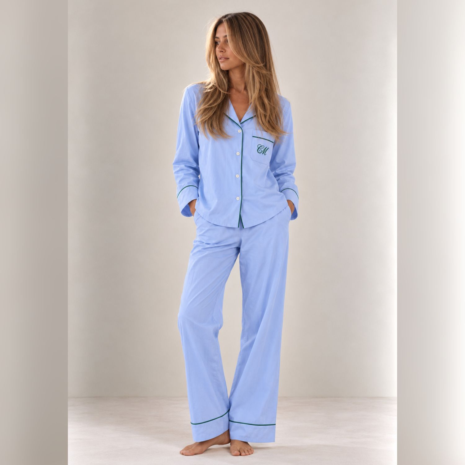 OXFORD SKY PYJAMA. 100% Oxford cotton pyjama with contrasting green piping and a relaxed fit. OXFORD SKY PYJAMA. 100% Oxford cotton pyjama with contrasting green piping and a relaxed fit.