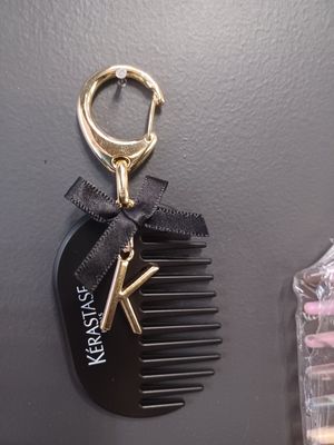 Kerastase Le Sharm l'eleganza di un pettine Kerastase Le Sharm l'eleganza di un pettine