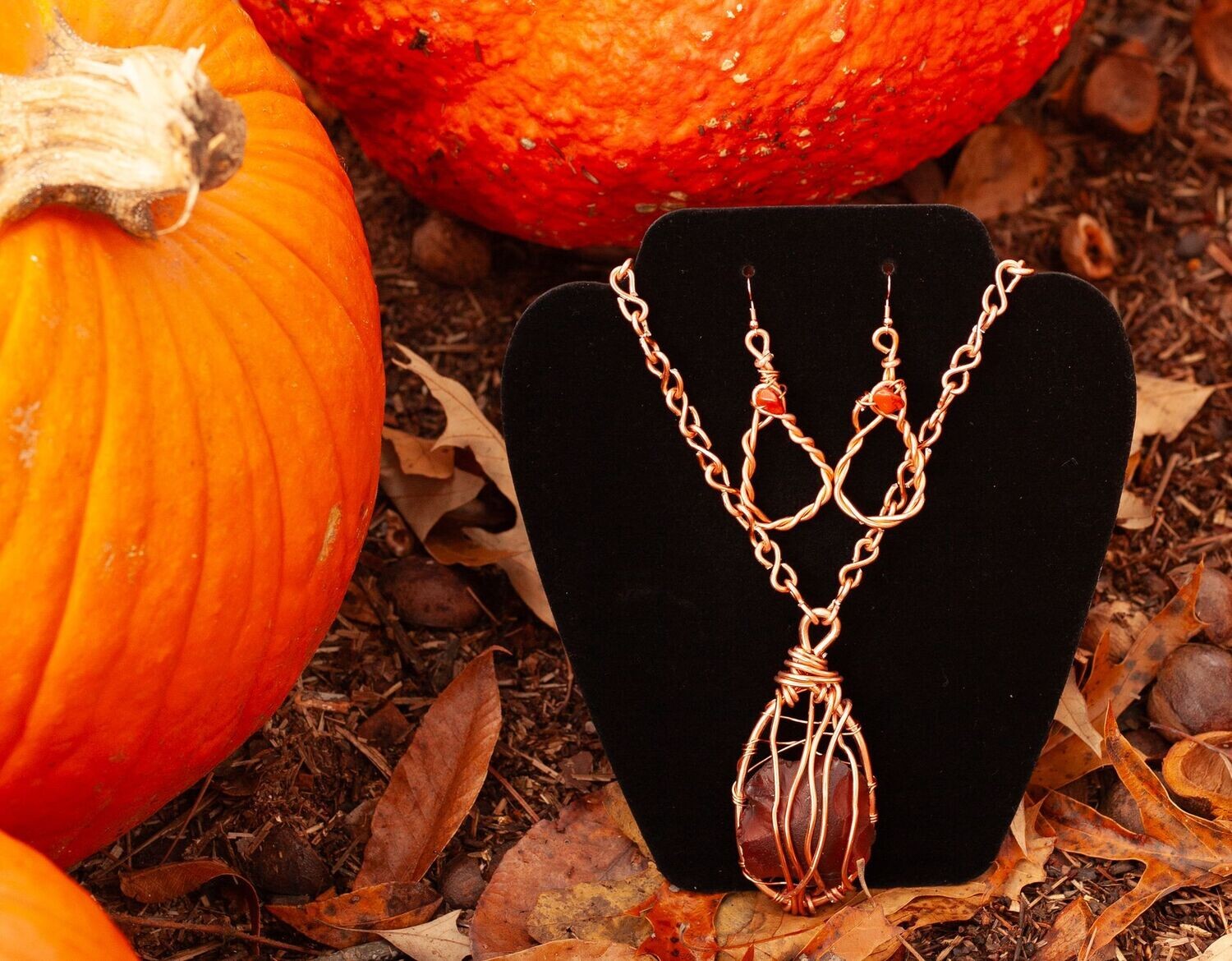 EXCLUSIVE UNISEX SETS, SETS: CARNELIAN NECKLACE AND EARRING