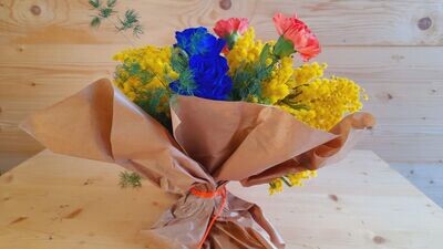 Bouquet con mimose e mix fiori