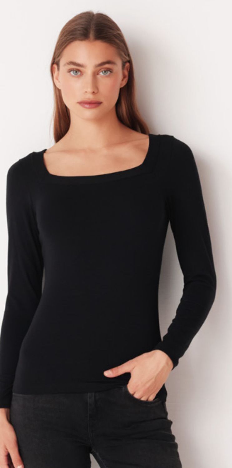 Maglia scollo quadrato