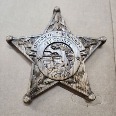 3D V CARVED - Personalized Lee County Florida Sheriff Police Badge V Carved Wood Sign