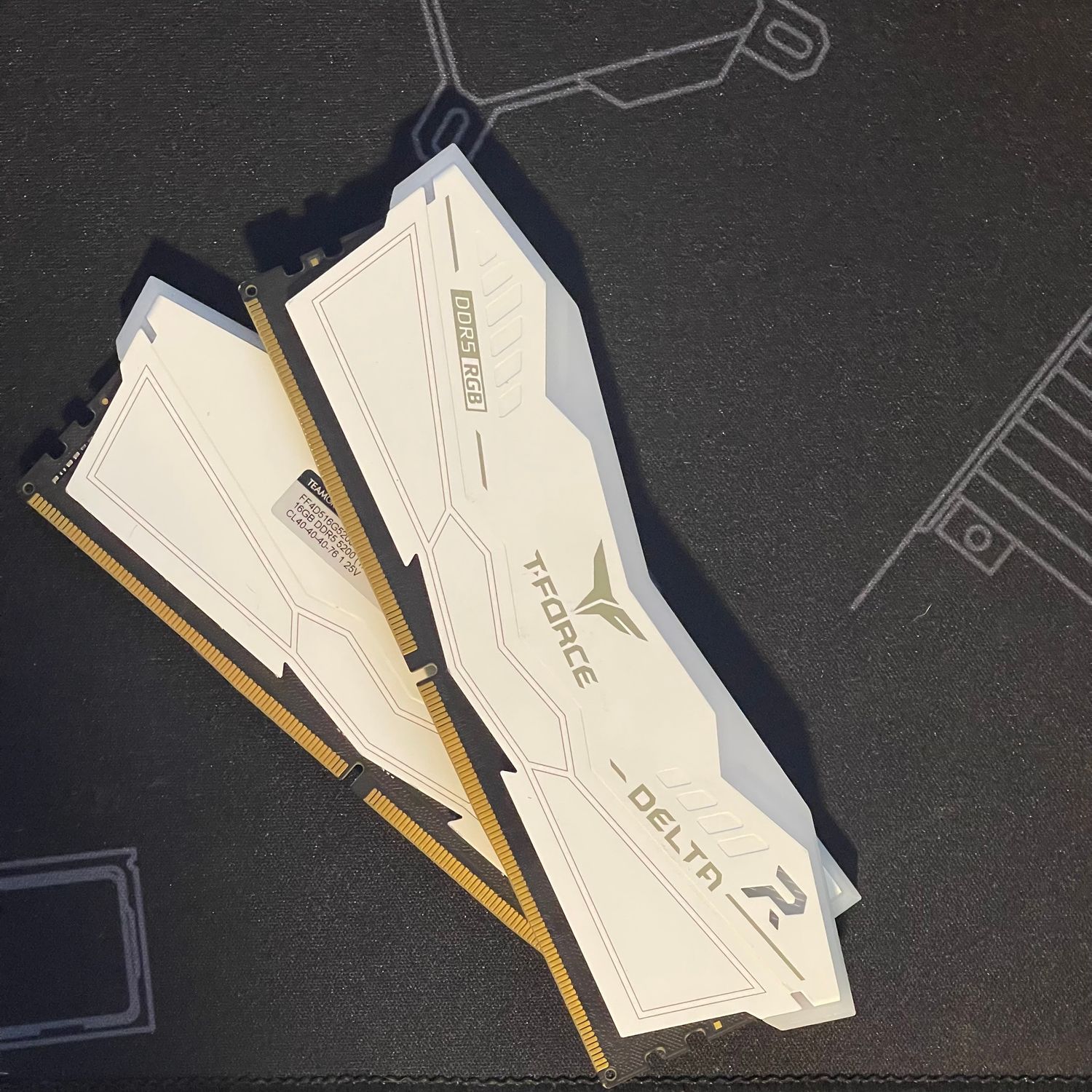 TeamGroup T-Force Delta R DDR5 RGB 5200 CL40 32GB (2x16GB) - White