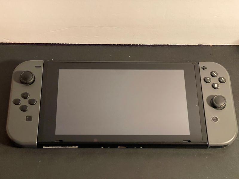 Nintendo Switch 32GB HAC-001(-01) V2 Console + Joy-Cons + Power Adapter Nintendo Switch 32GB HAC-001(-01) V2 Console + Joy-Cons + Power Adapter