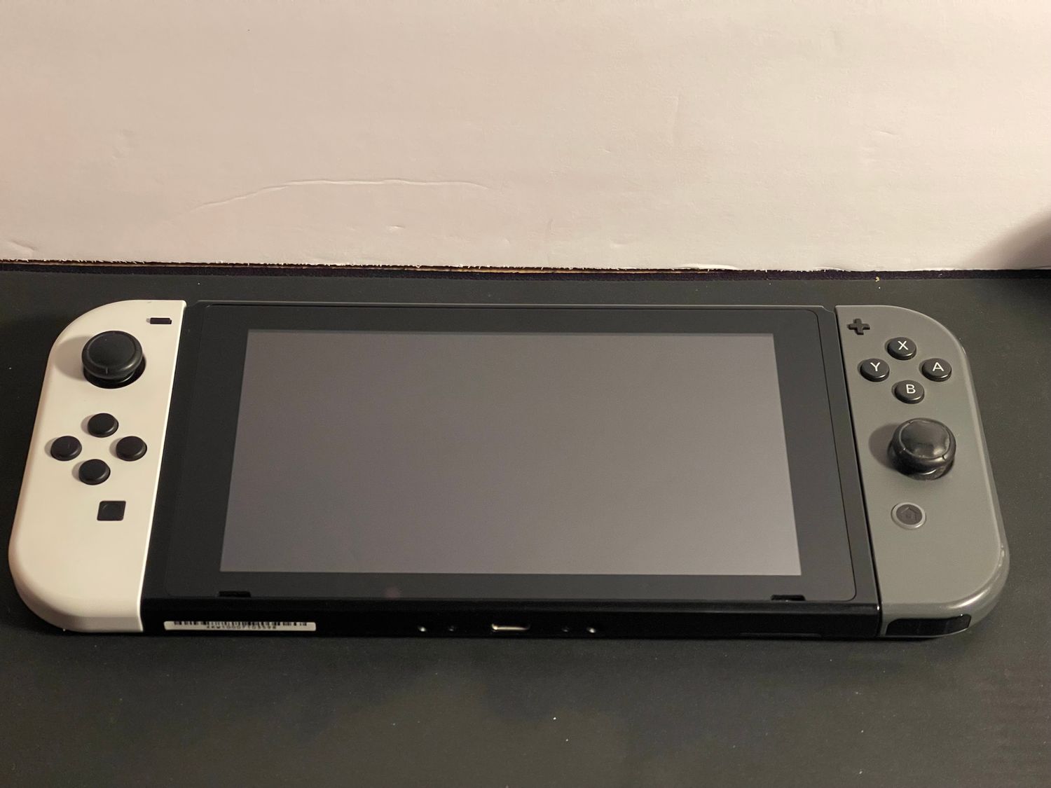 Nintendo Switch 32GB HAC-001(-01) V2 Console + Joy-Cons + Power Adapter