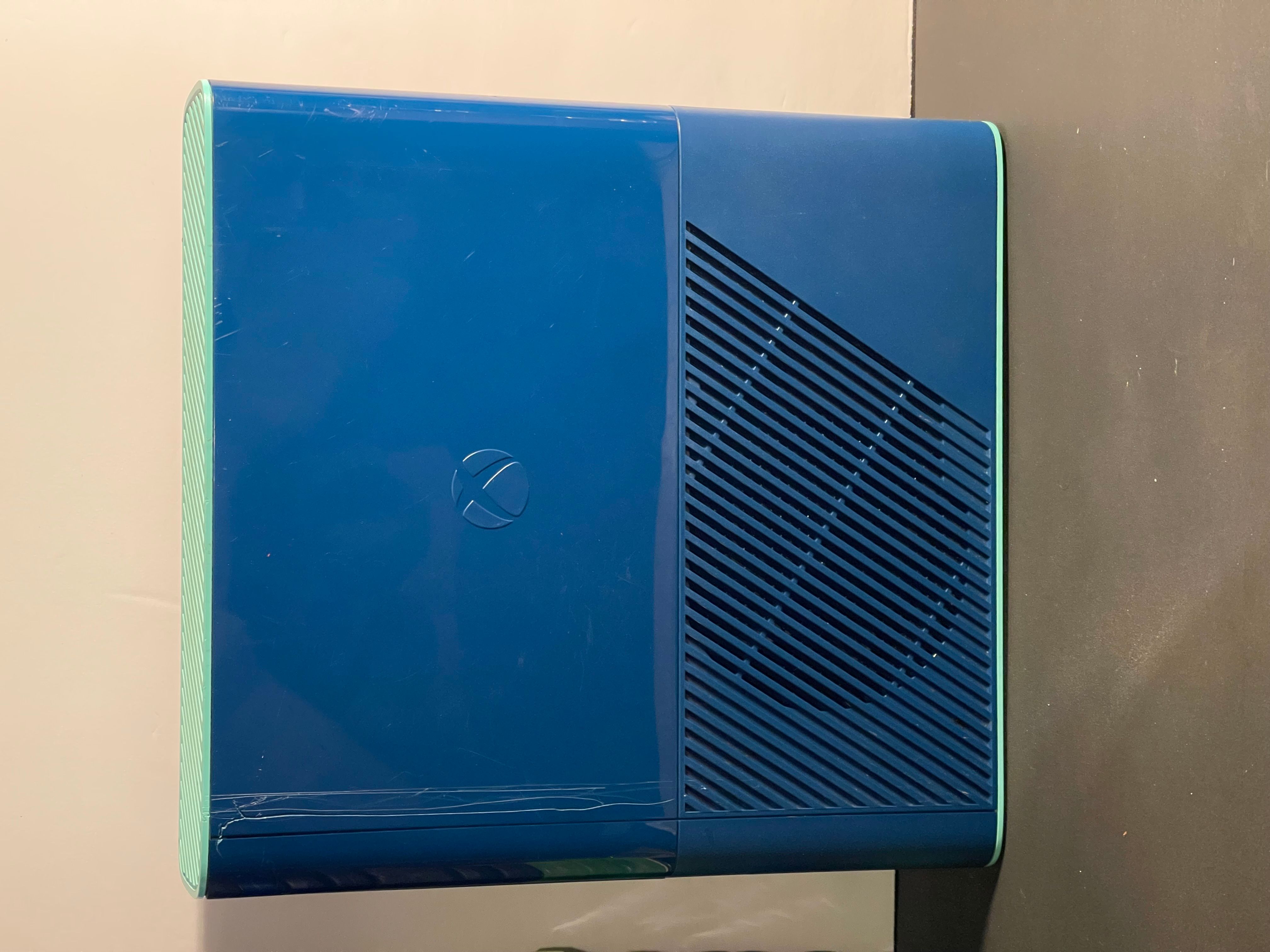 Xbox 360 E 500GB Blue Call of Duty Edition | Loose