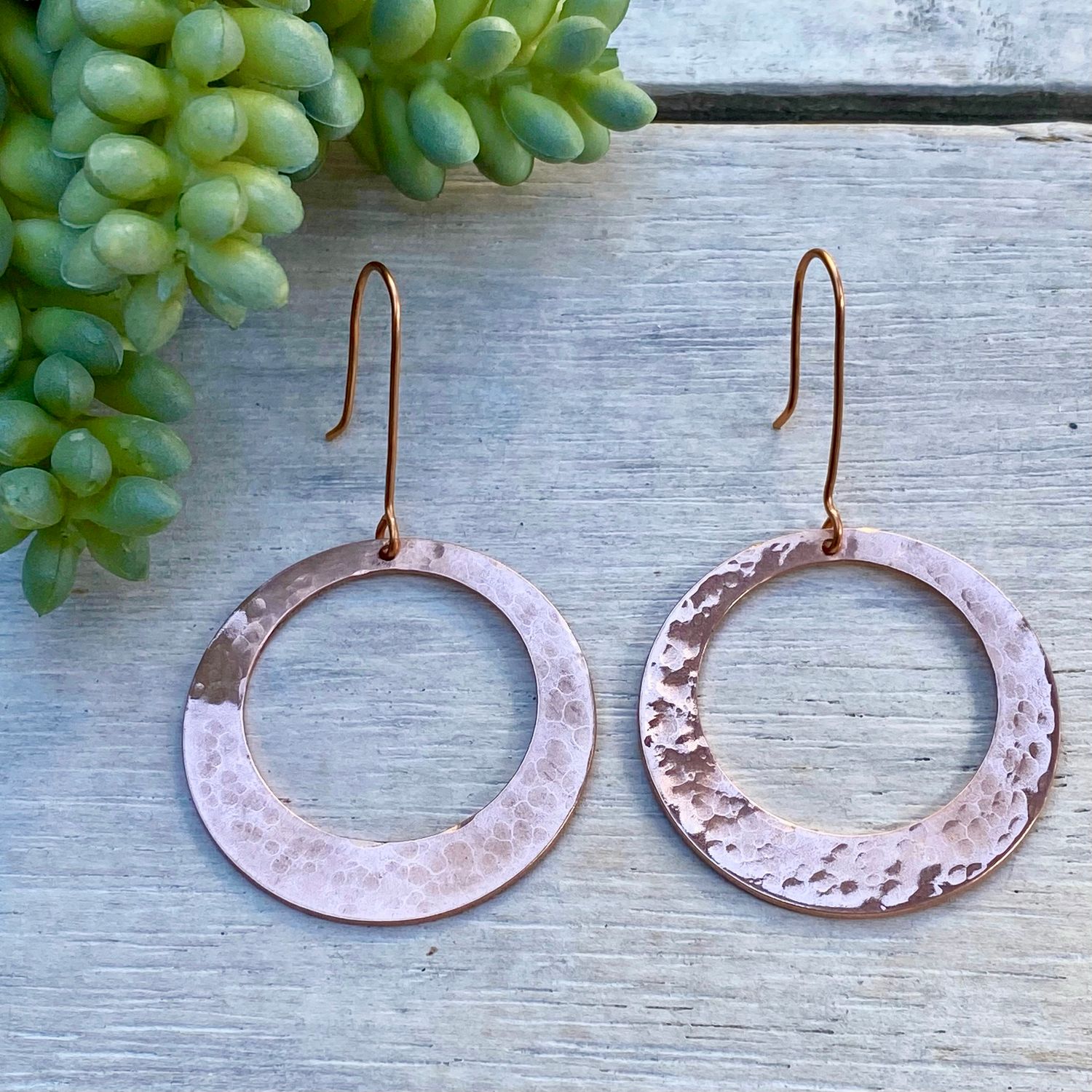 Copper hoop dangle earrings - Hammered