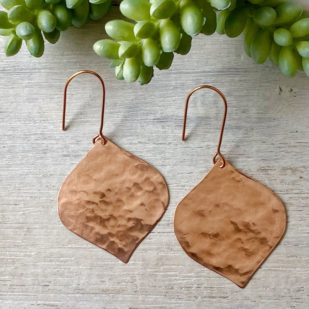 Copper Ogee dangle earrings - Hammered