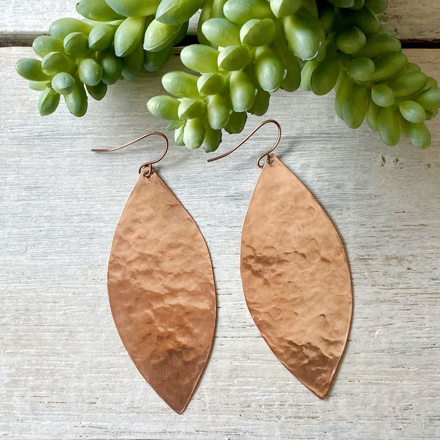 Copper marquise dangle earrings - Hammered