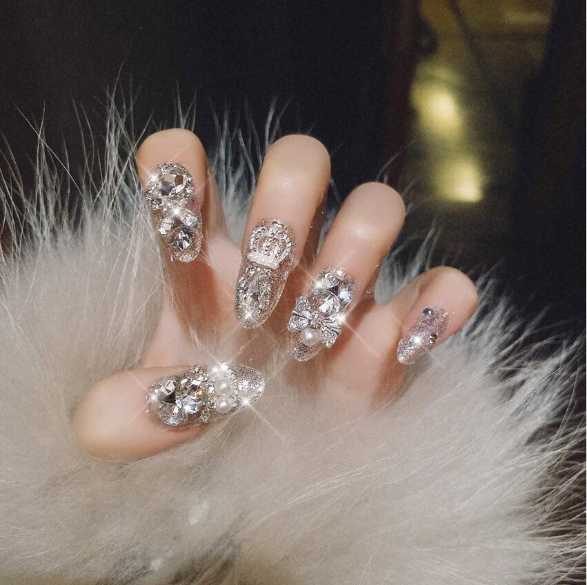 Swarovski Crystal Rhinestone Bling Nail Tips: Silver Royale