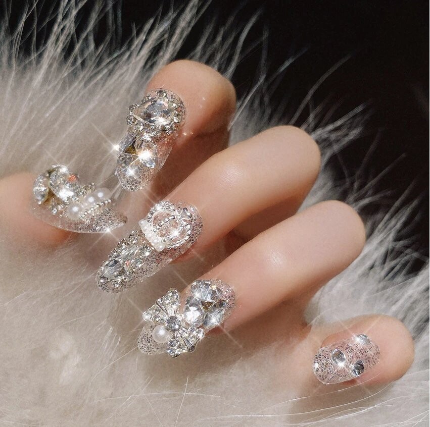 Swarovski Crystal Rhinestone Bling Nail Tips: Silver Royale