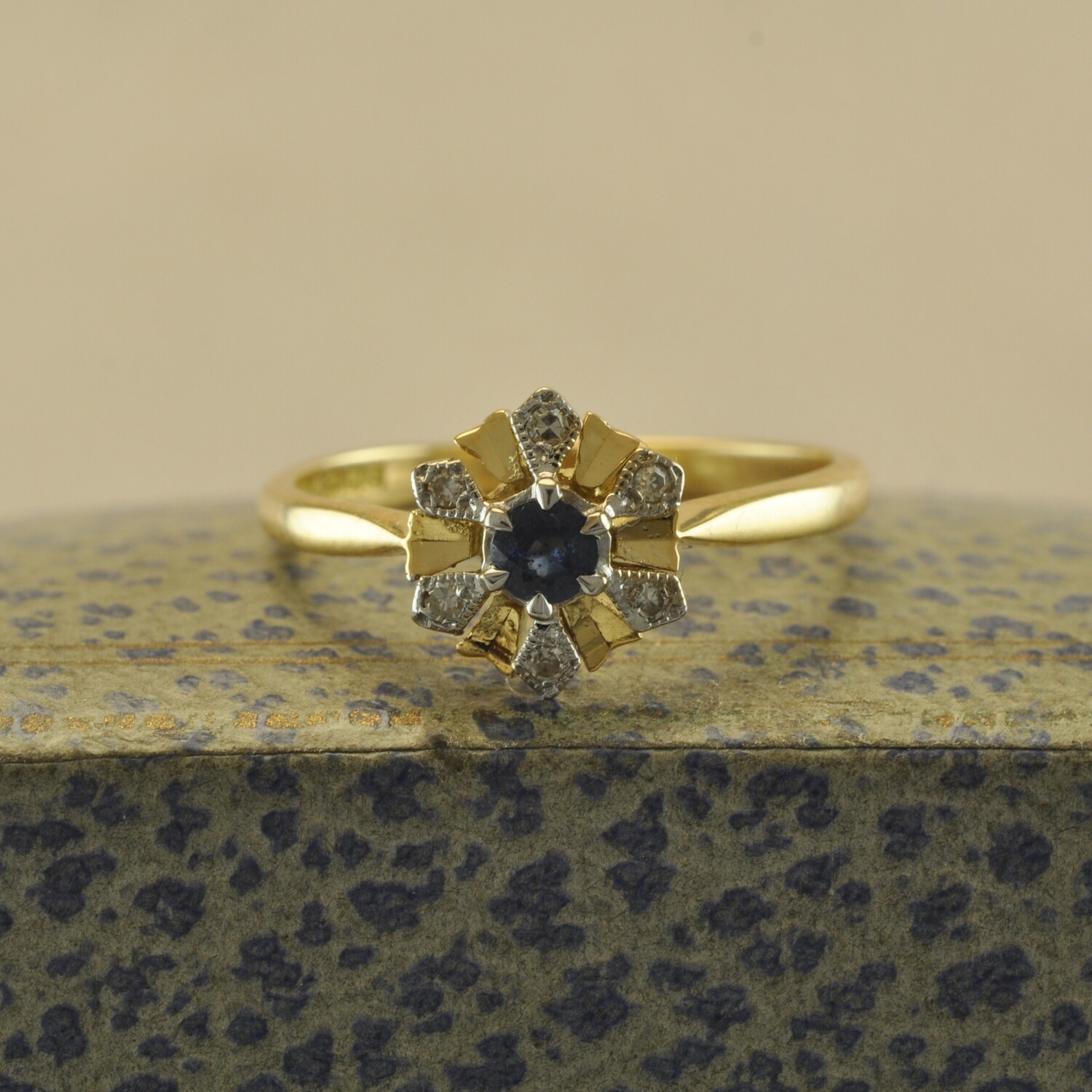 18ct Gold Sapphire & Diamond Cluster