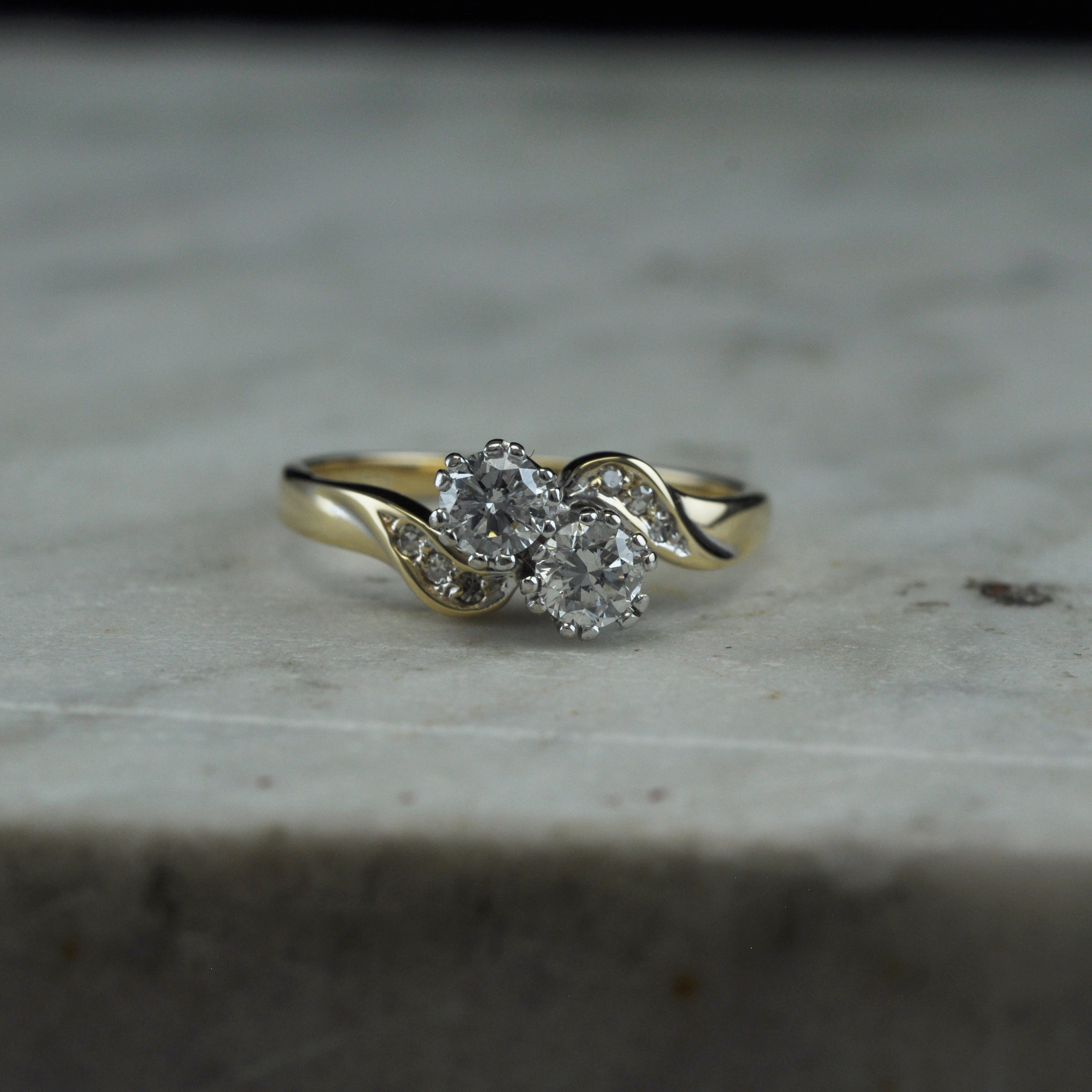 18ct Gold Crossover Diamond Ring