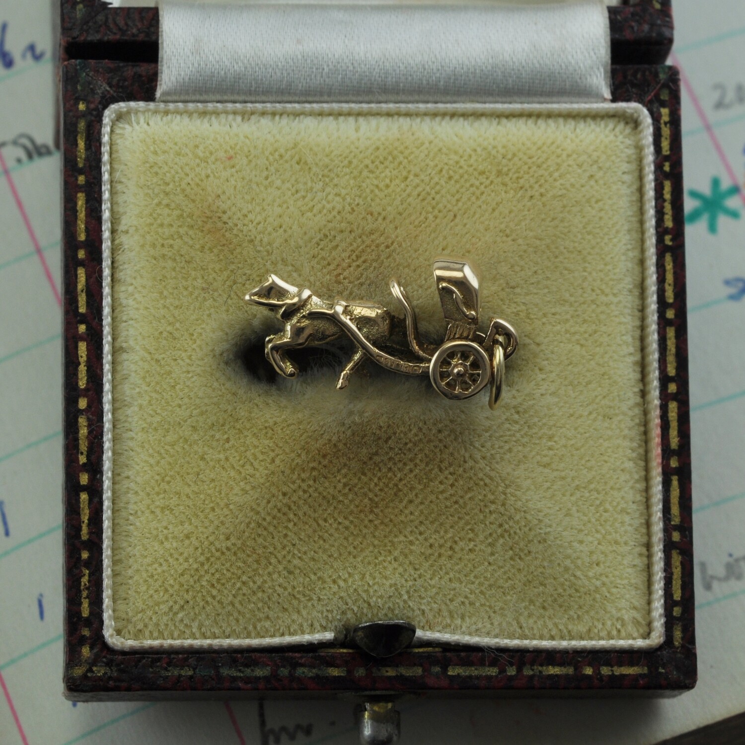 9ct Gold Horse and Carriage