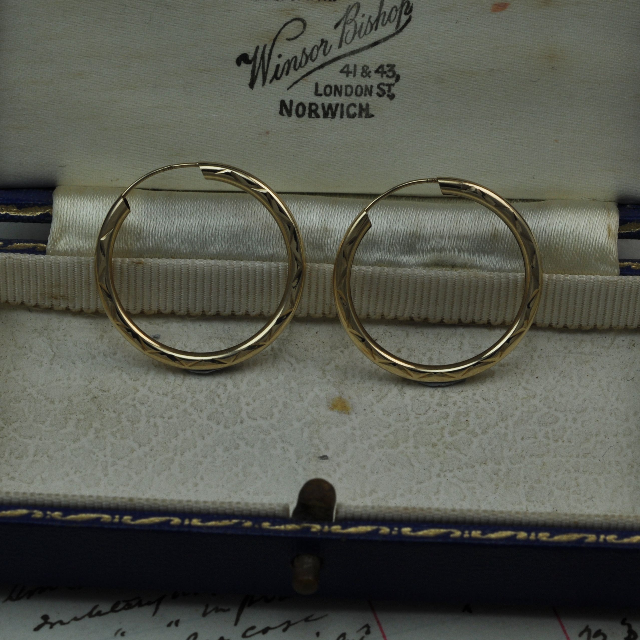 9ct Hollow Zig-Zag Pattern Earrings