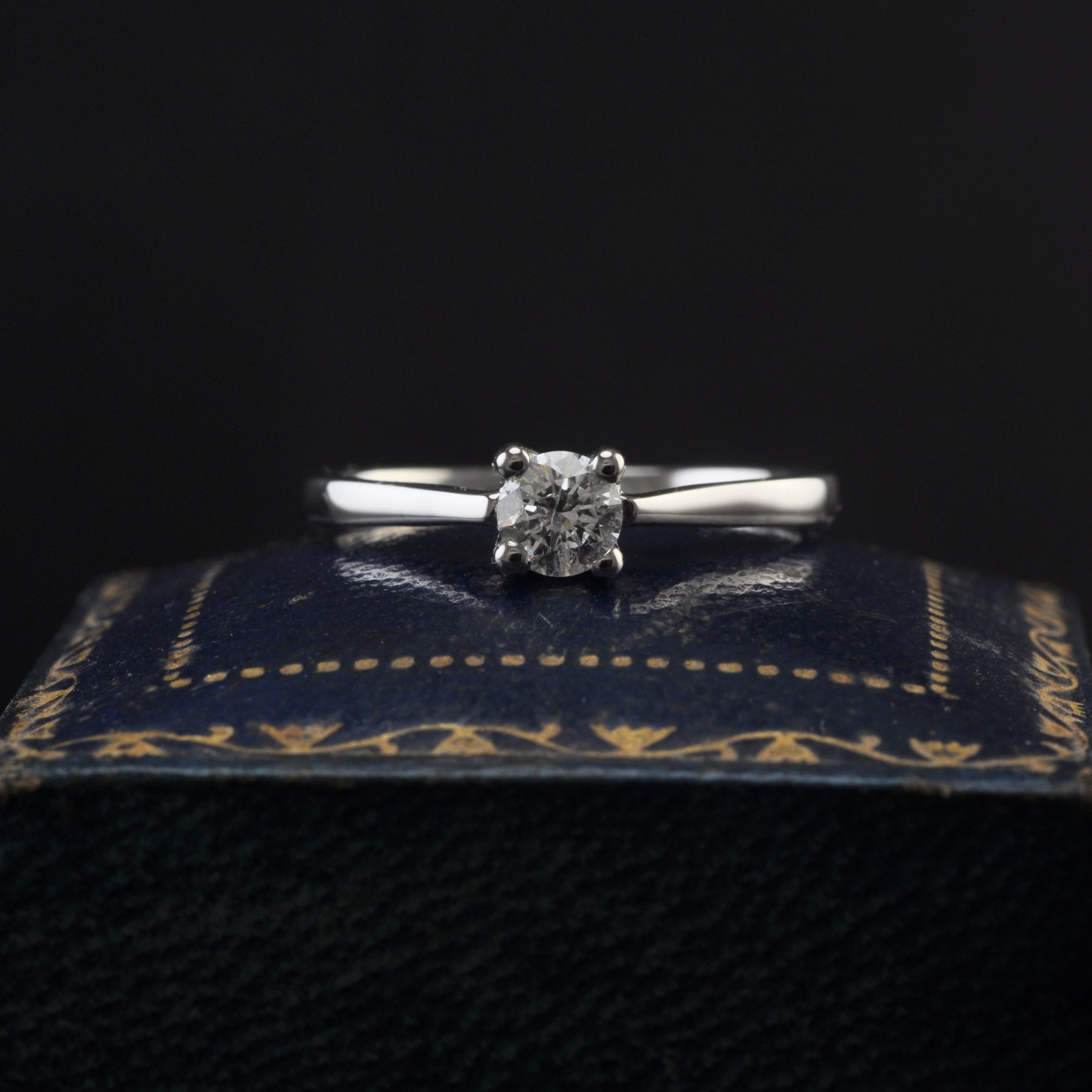 18ct White Gold Diamond Engagement Ring