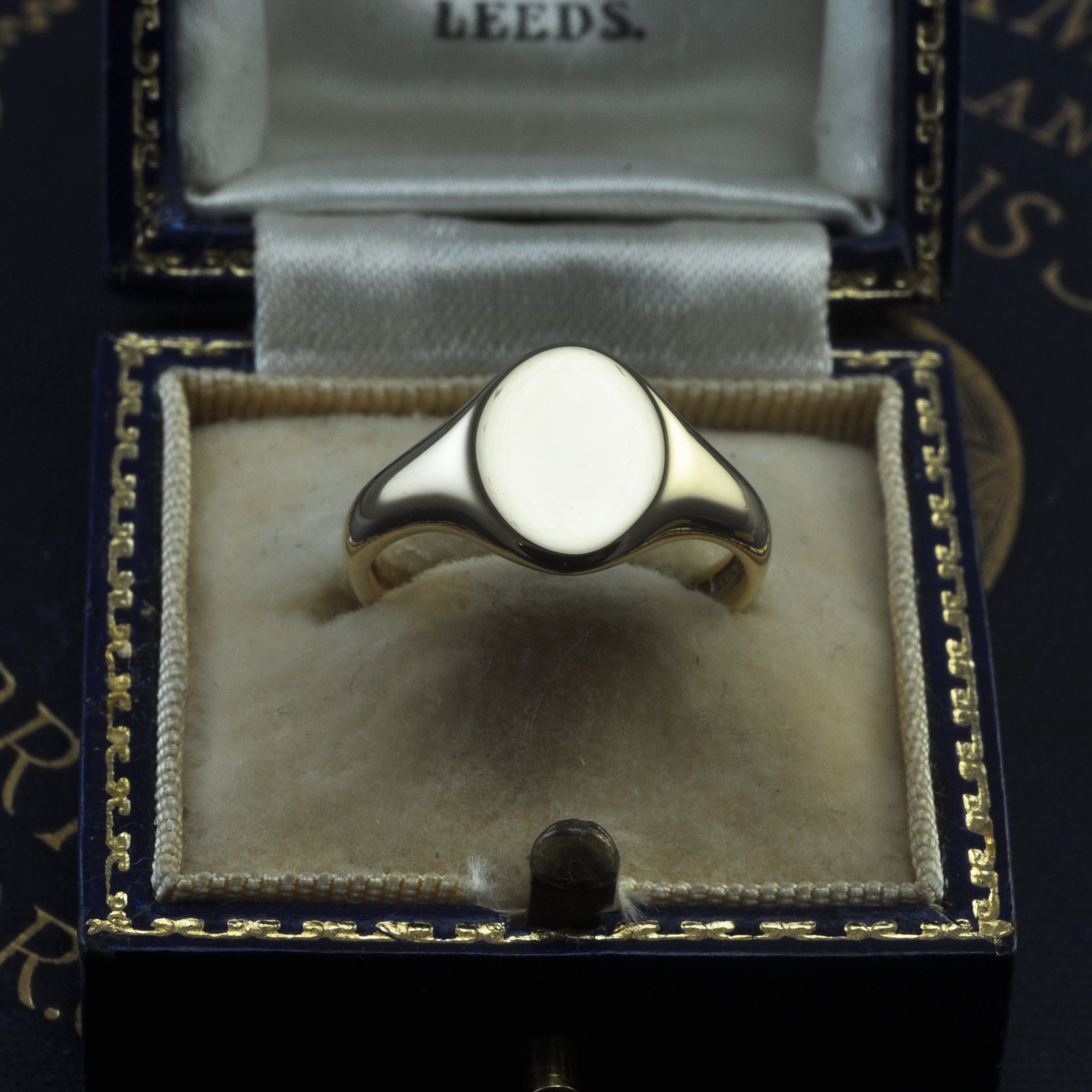 A woman's Oxford signet ring-SOLD OUT