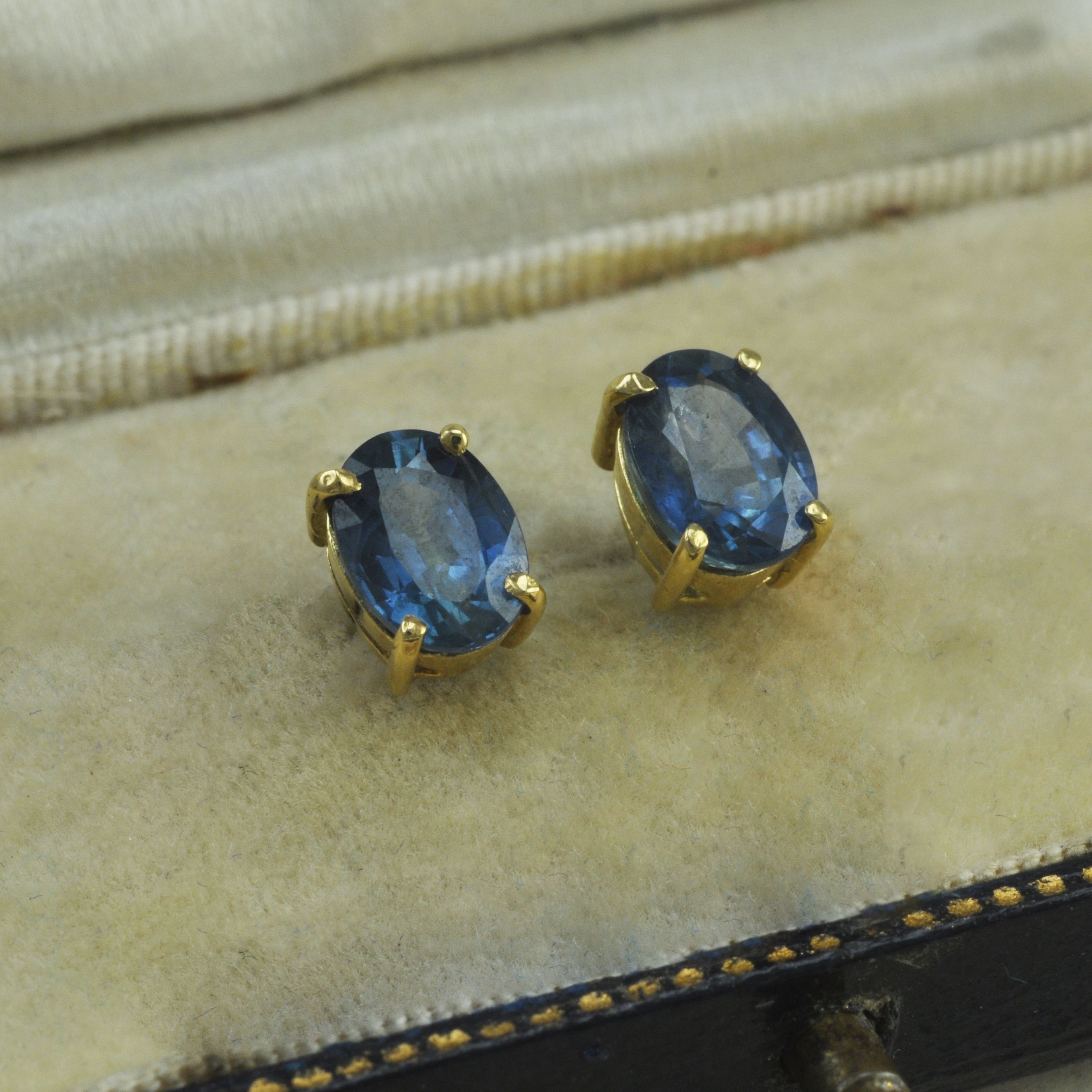 18ct Gold Sapphire Stud Earrings