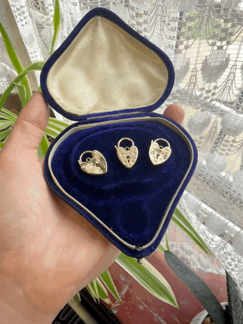Vintage 9ct Gold Diamond Set Padlock