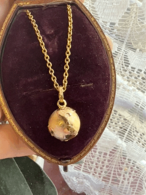 18ct Gold Globe Pendant