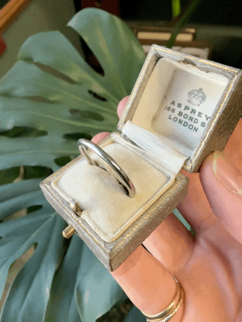 18ct White Gold Halo Wedding Band