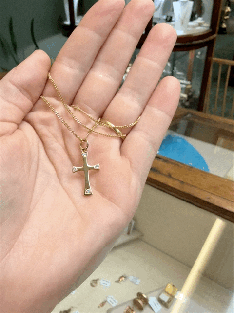 18ct Diamond-Set Cross Pendant