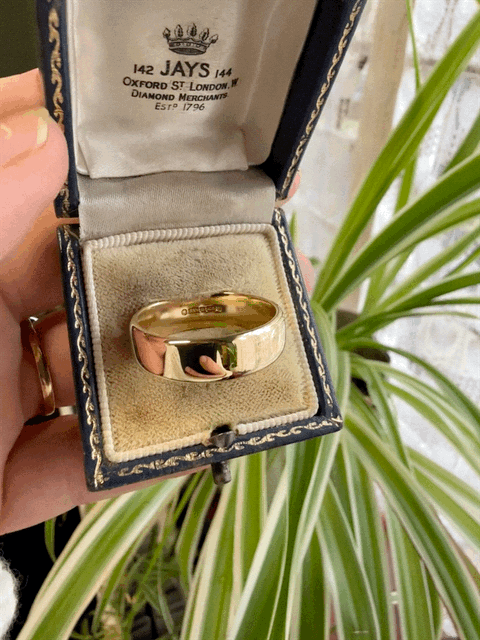 Heavy 18ct Gold Wedding Ring