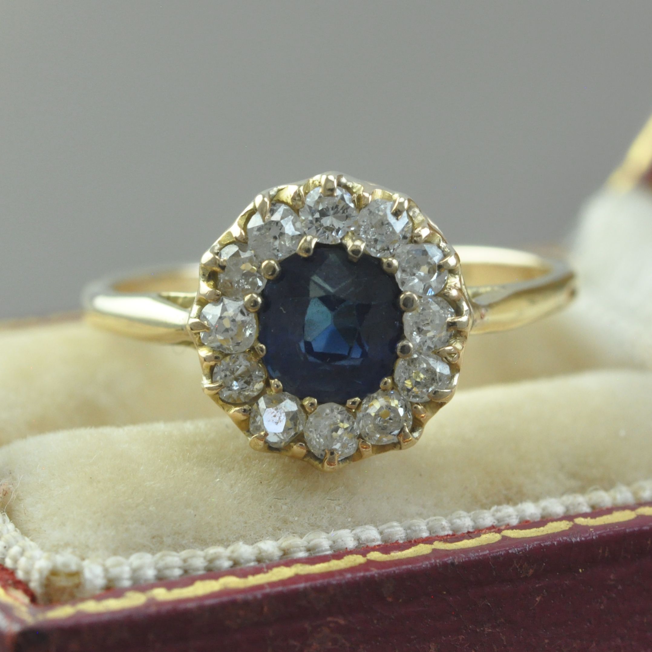 18ct Sapphire & Diamond Ring