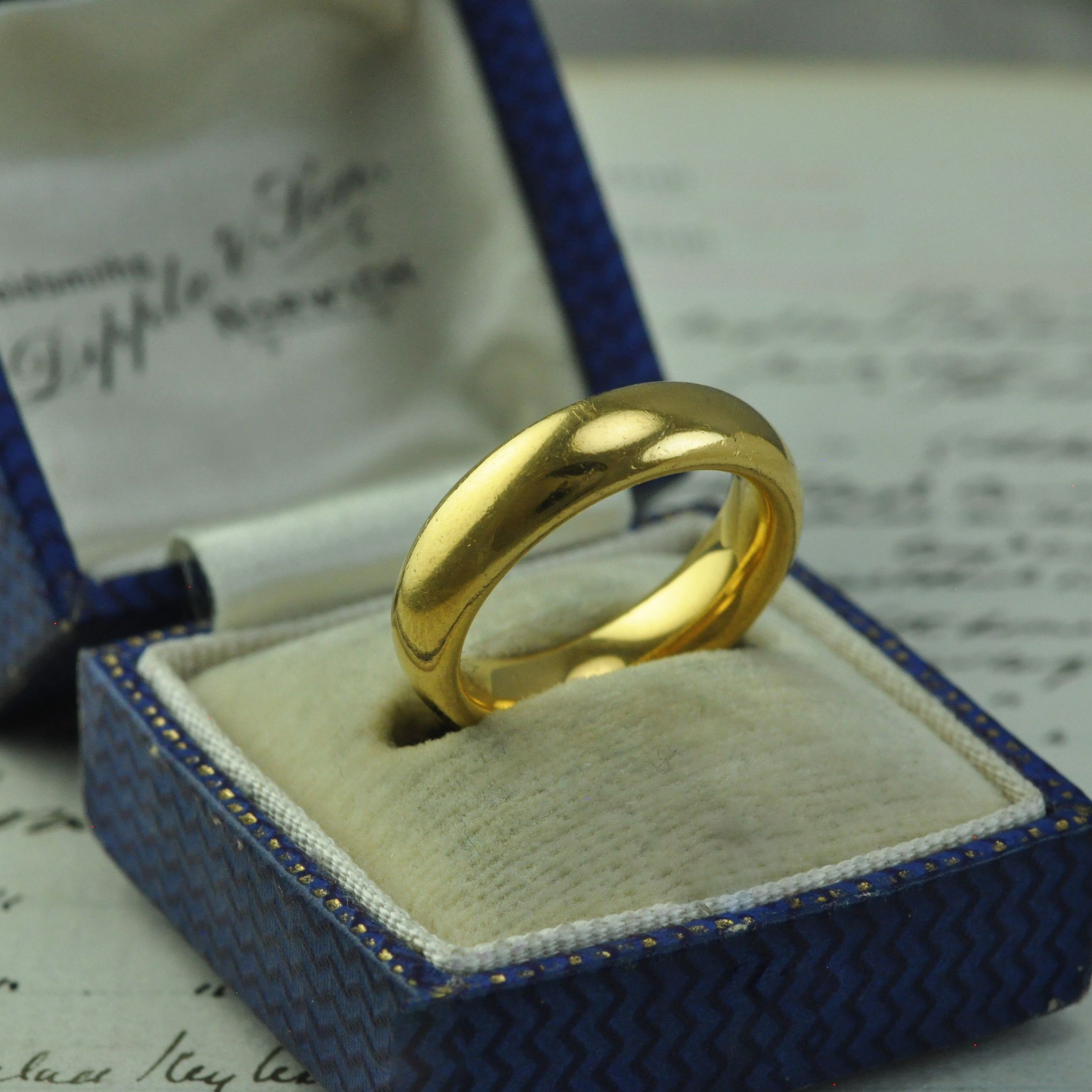 Antique Heavy 22ct Wedding Ring