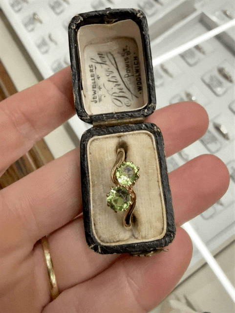 9ct Gold Peridot Cross-Over Ring