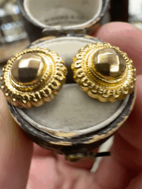 9ct Gold Patterned Studs