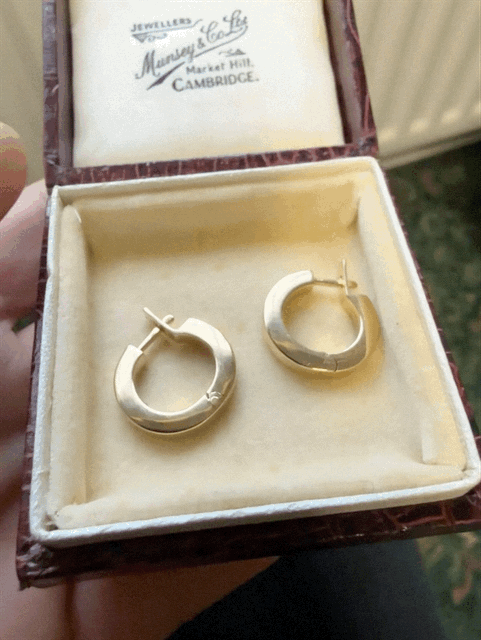 18ct Flat Edge Round Huggie Earrings