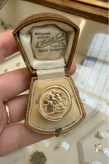 Vintage 9ct Gold Half Sovereign Ring