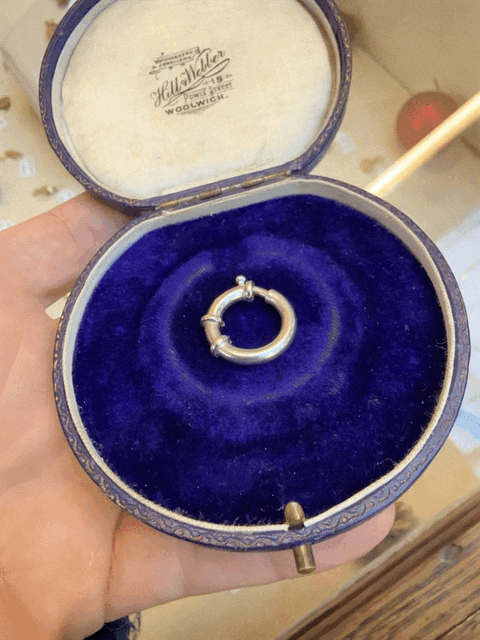 18ct White Gold Bolt Ring