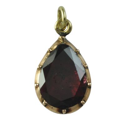 Edwardian 12ct Garnet Pendant Edwardian 12ct Garnet Pendant