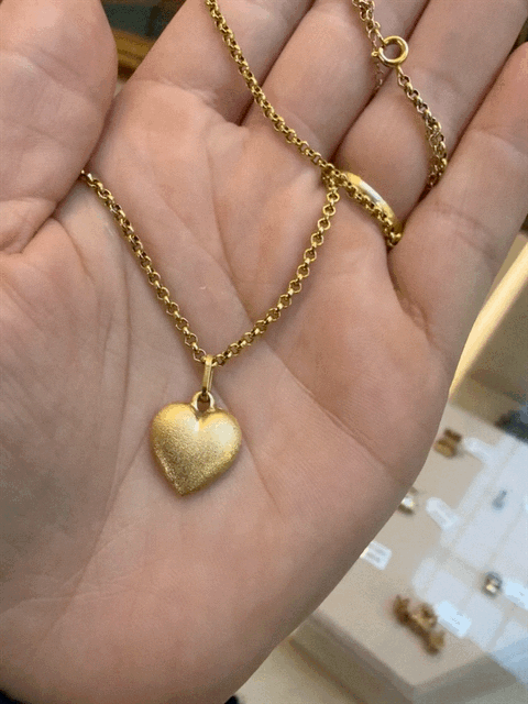 18ct Gold Stippled Heart Pendant