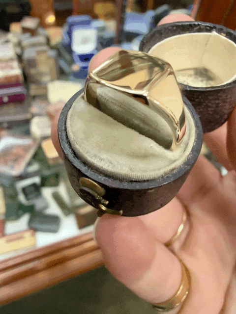 9ct Gold Plain 1970s Signet Ring