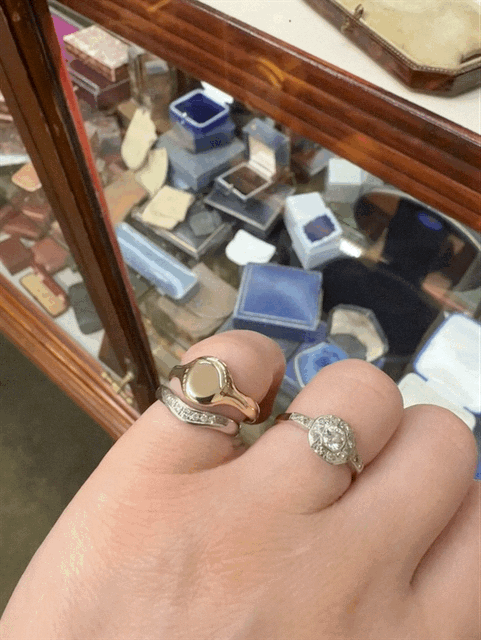 9ct Gold Antique Plain Oval Signet Ring