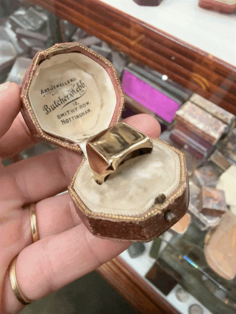 Vintage 9ct Gold Bold Square Signet Ring