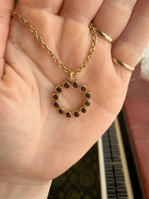 9ct Gold Garnet Pendant