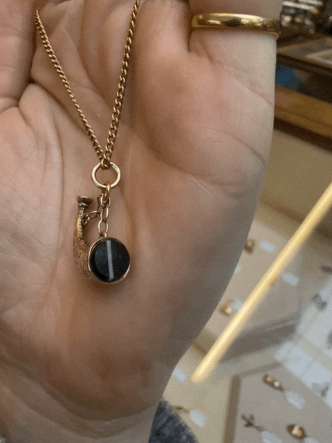9ct Gold Antique Banded Onyx Pendant