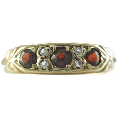Vintage Garnet & Diamond Ring Vintage Garnet & Diamond Ring