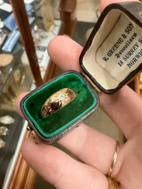 Antique 18ct Gold Diamond Gypsy Ring