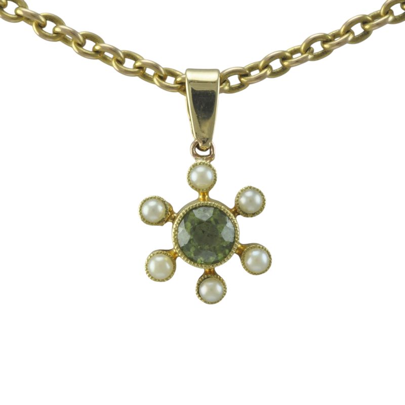 9ct Gold Peridot and Pearl Daisy Pendant