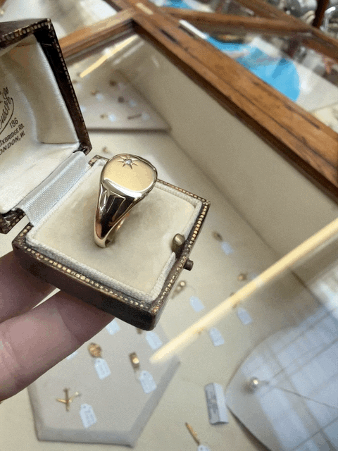Vintage 9ct Gold Diamond Set Signet Ring